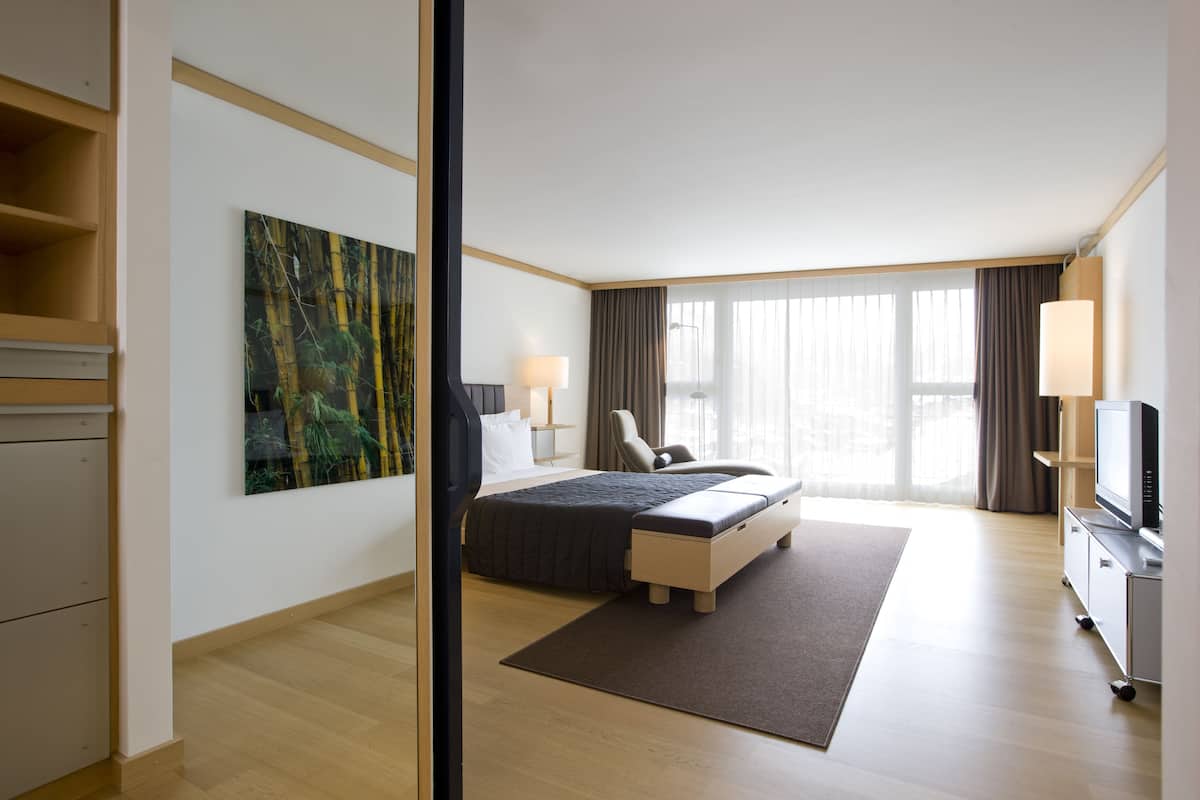 panoramic suite, mountain view, tower (tower suite) | 1 bedroom, hypo-allergenic bedding, minibar, in-room safe