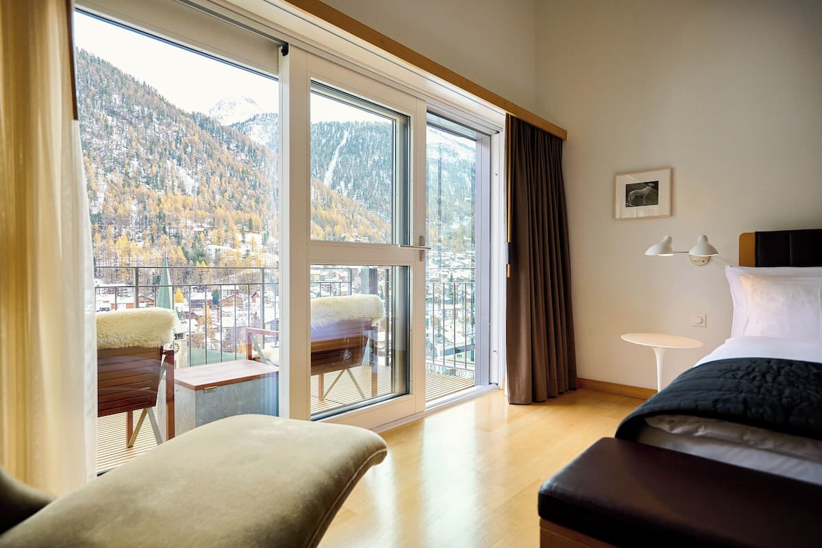 comfort double room, 1 king bed | 1 bedroom, hypo-allergenic bedding, minibar, in-room safe