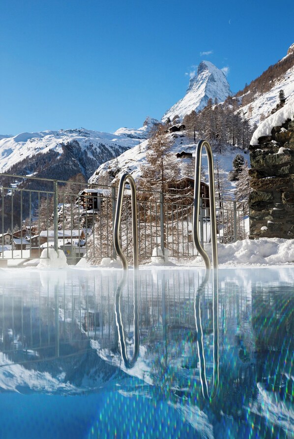 전신 트리트먼트, 아로마테라피, 핫스톤 마사지, 딥티슈 마사지, 스웨덴식 마사지, 타이 마사지