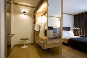 Basic Single Room, 1 Queen Bed (Queen Double Room) | Hypo-allergenic bedding, minibar, in-room safe, soundproofing - The Omnia (Zermatt)