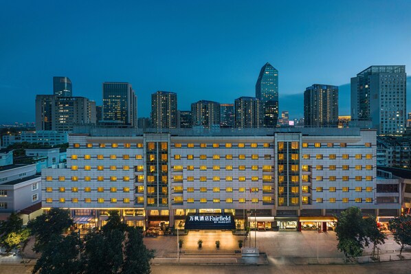 A hotel with a large, modern facade, multiple floors, and a prominent entrance. - Fairfield by Marriott Ningbo Yinzhou (Ningbo)