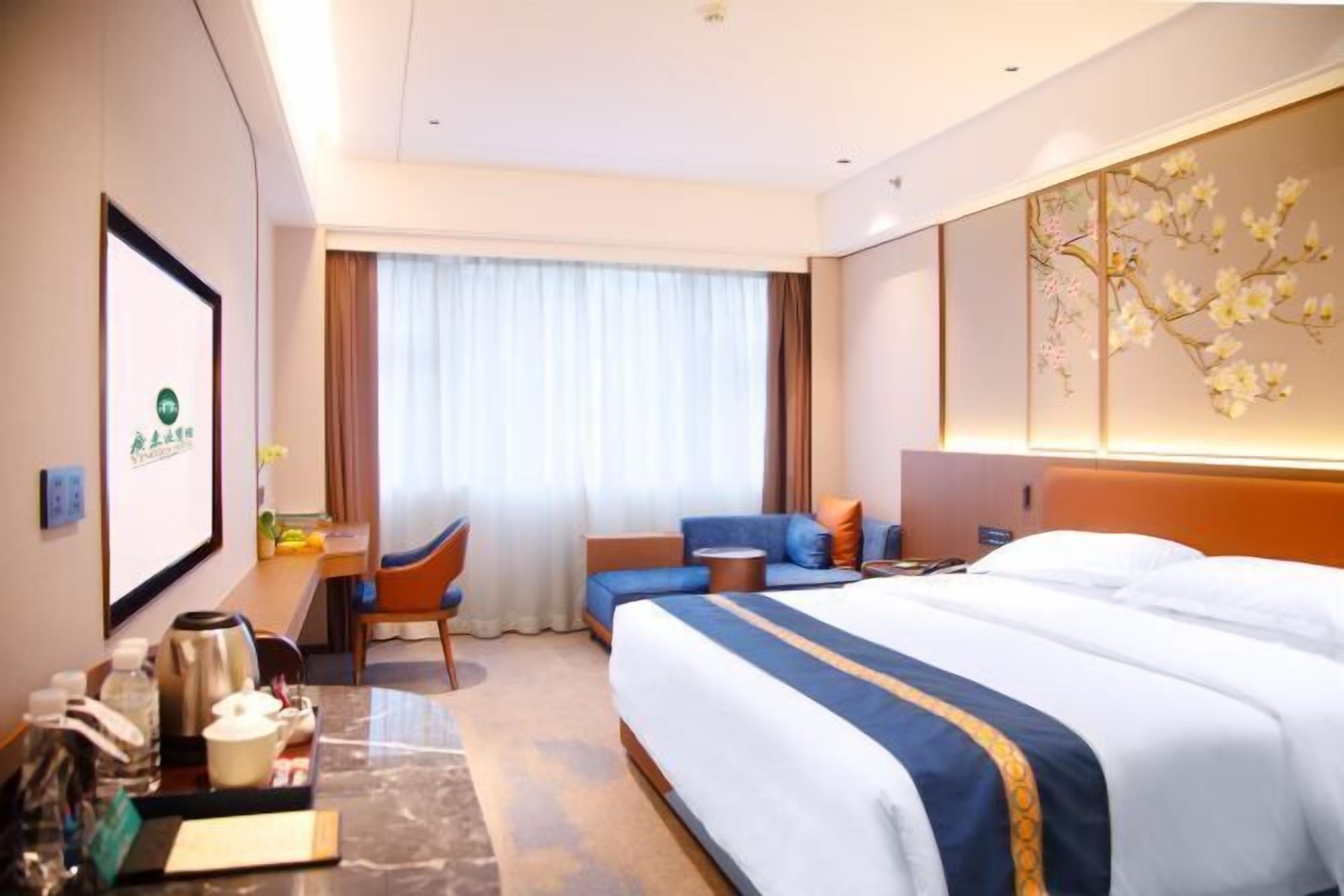 Minibar, in-room safe, desk, iron/ironing board