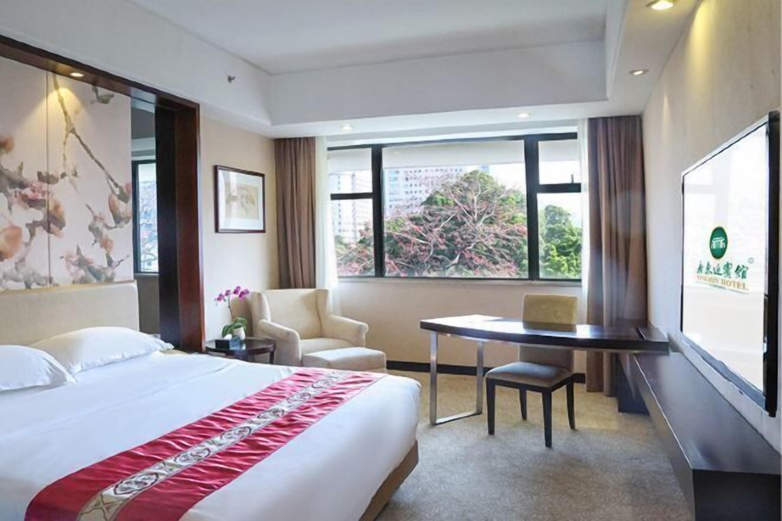 Minibar, in-room safe, desk, iron/ironing board