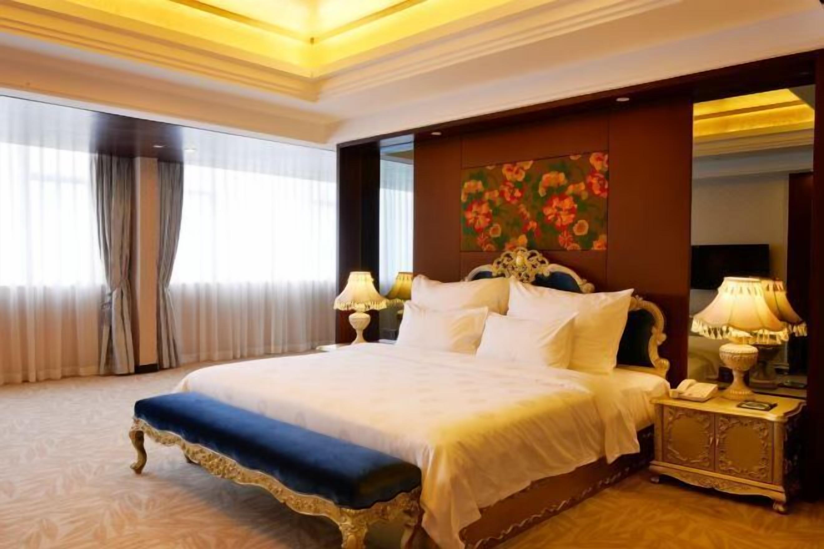 Minibar, in-room safe, desk, iron/ironing board