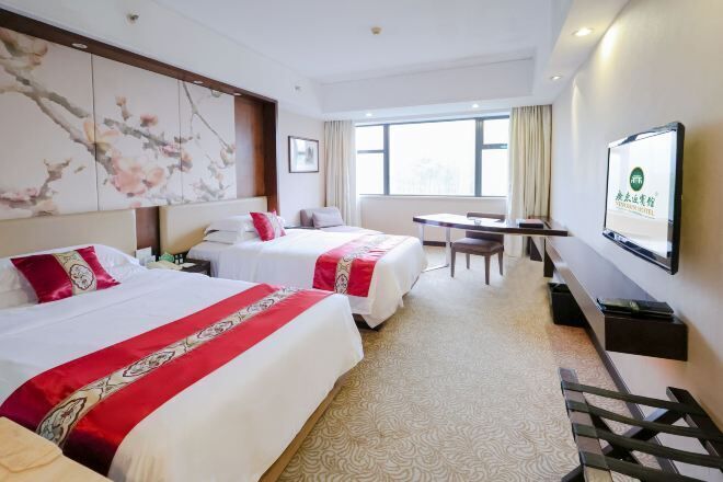 Minibar, in-room safe, desk, iron/ironing board