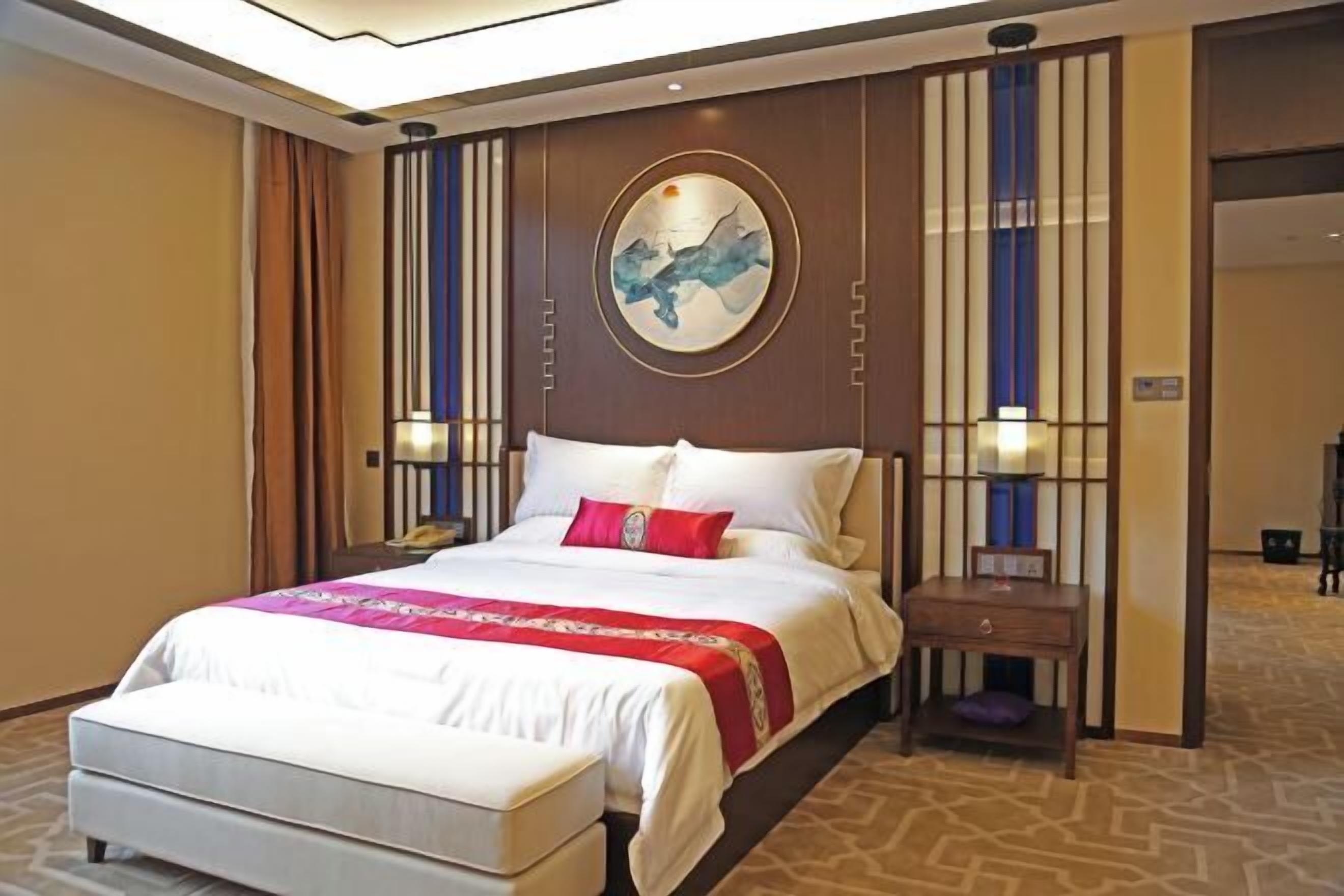 Minibar, in-room safe, desk, iron/ironing board