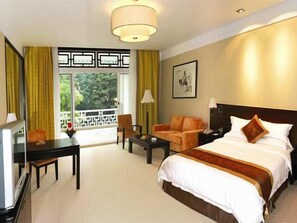 Minibar, in-room safe, desk, iron/ironing board - Yingbin Hotel (Guangzhou)