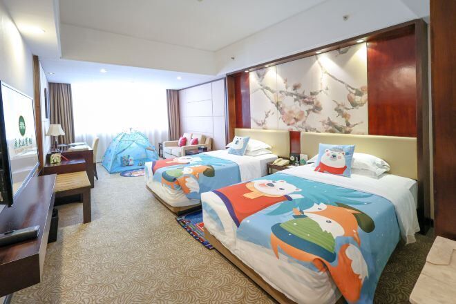 Minibar, in-room safe, desk, iron/ironing board