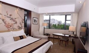 Minibar, in-room safe, desk, iron/ironing board