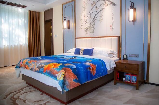 Minibar, in-room safe, desk, iron/ironing board