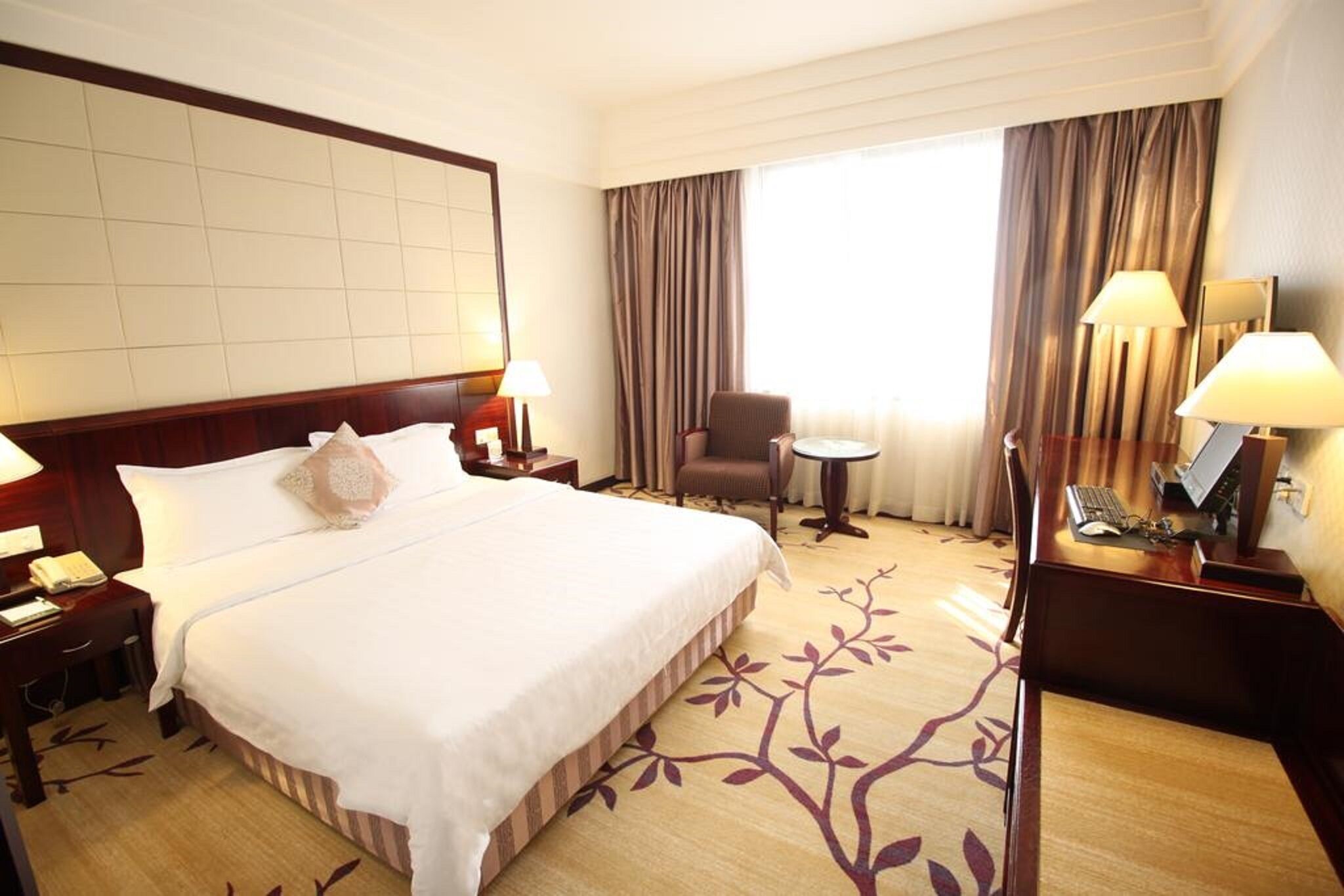 Premium bedding, down duvets, minibar, in-room safe