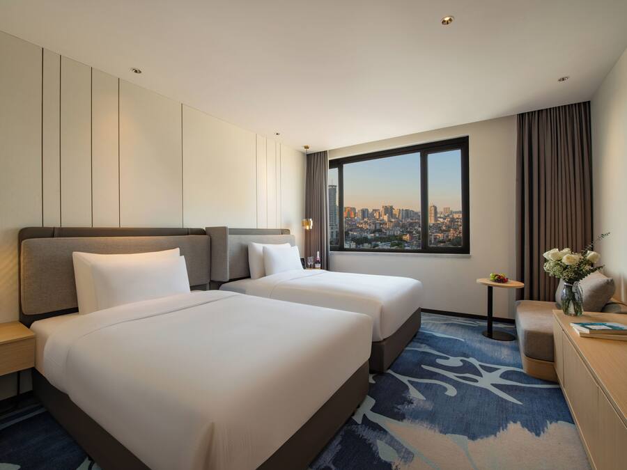 Premium bedding, down comforters, minibar, in-room safe