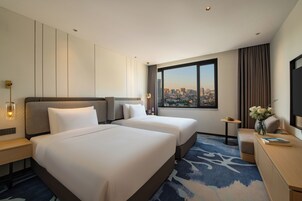 1 bedroom, premium bedding, down comforters, minibar