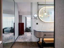 Luxury Queen Bed Room | Bathroom | Shower, rainfall showerhead, eco-friendly toiletries, hair dryer