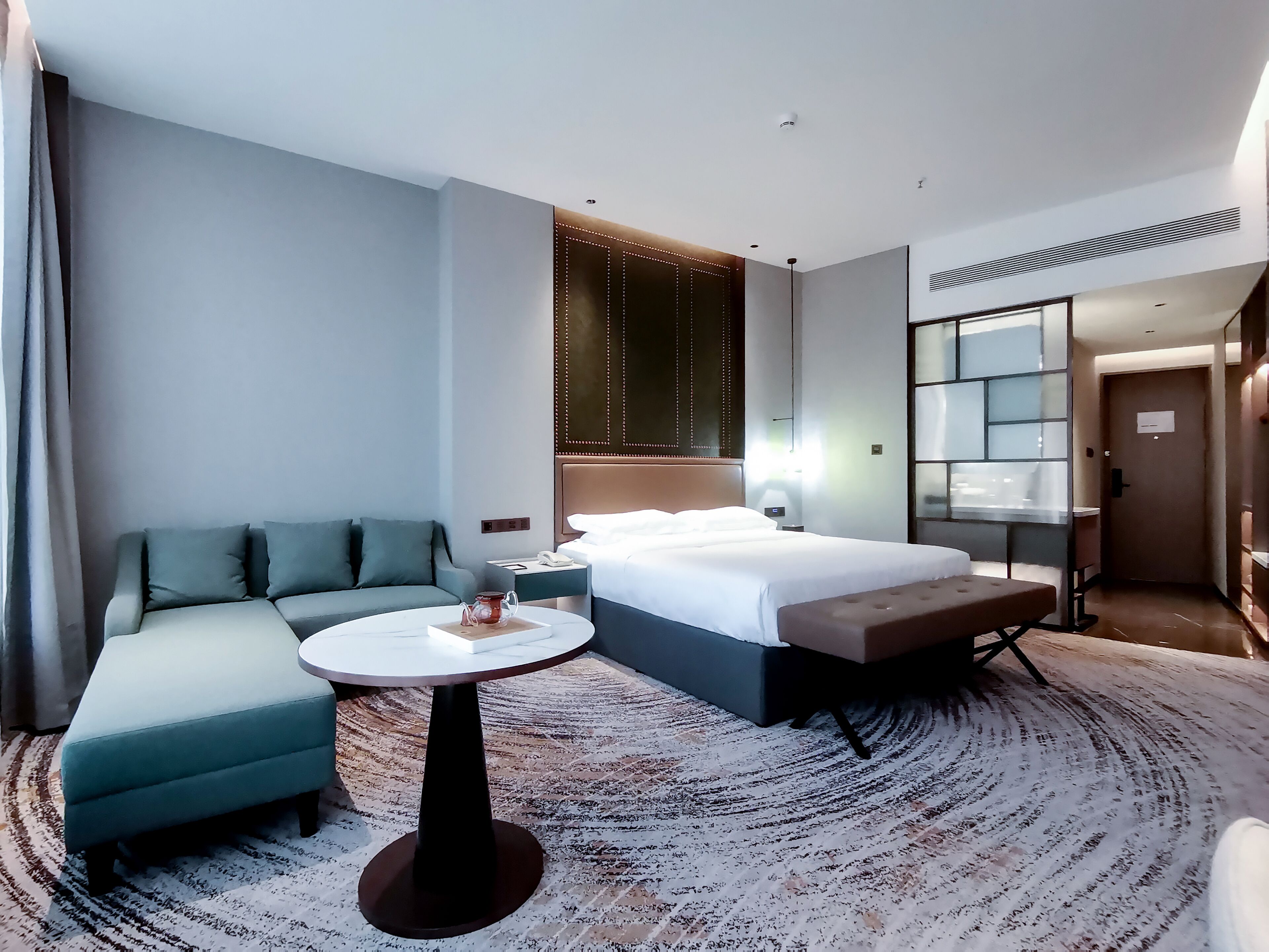 executive double room, 1 queen bed(with dyson hairdryer) | 1 bedroom, minibar, in-room safe, iron/ironing board