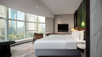 Luxury Queen Bed Room | Minibar, in-room safe, iron/ironing board, free WiFi