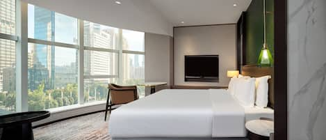 Luxury Queen Bed Room | Minibar, in-room safe, iron/ironing board, free WiFi