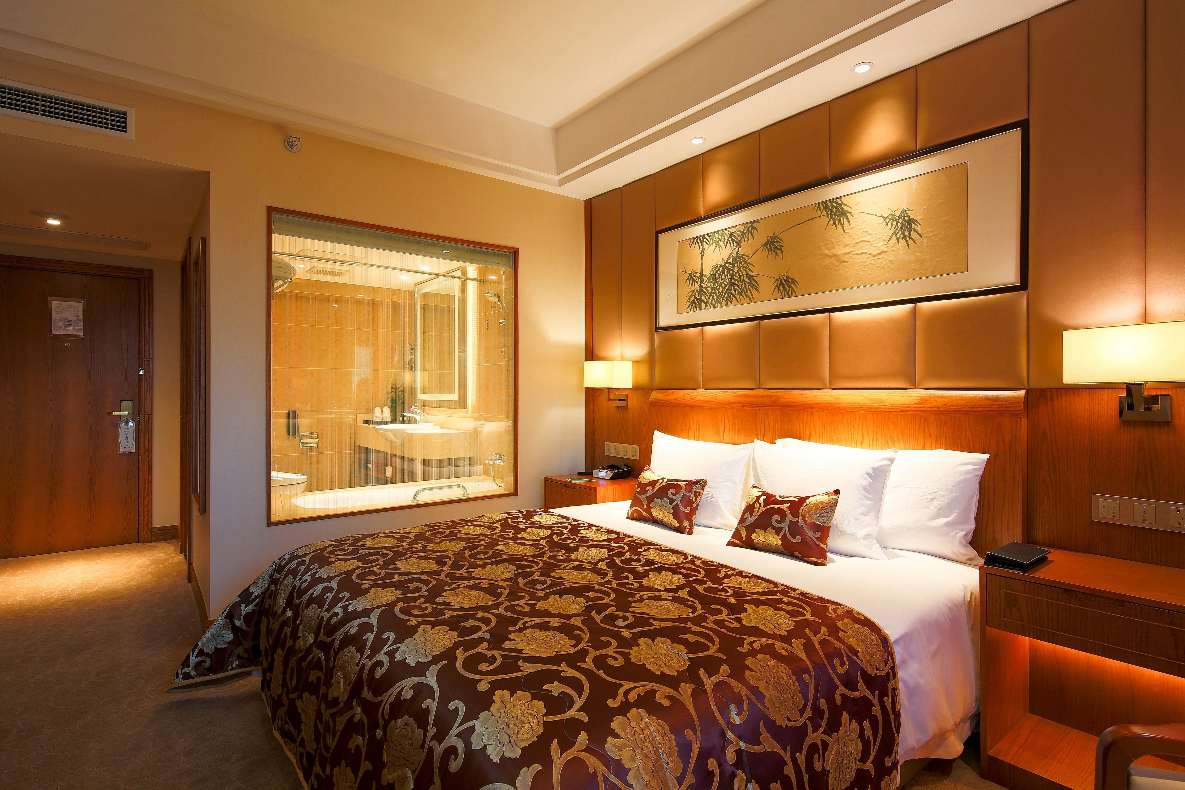 business double room | in-room safe, desk, soundproofing, iron/ironing board