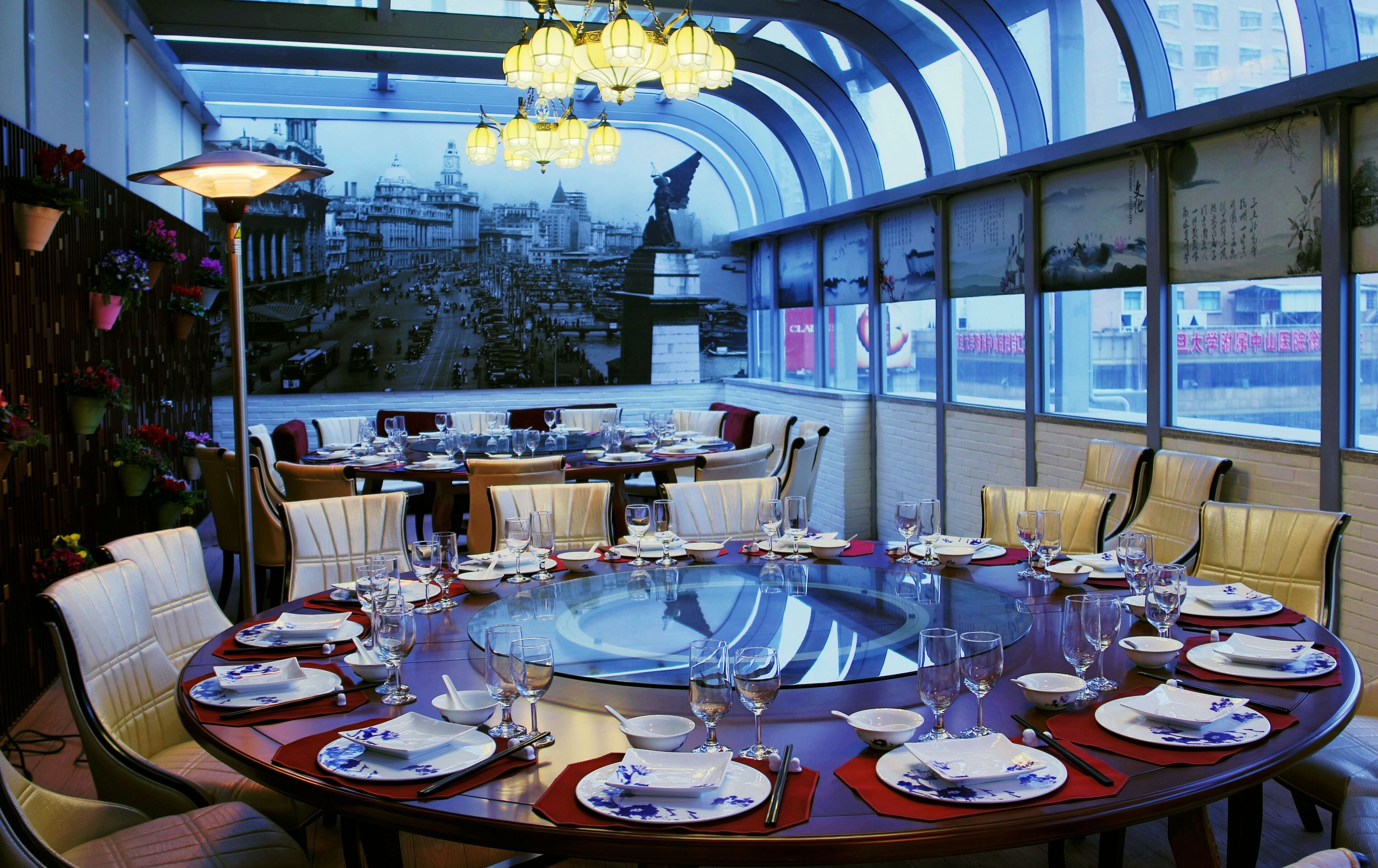 4 restaurants, breakfast served