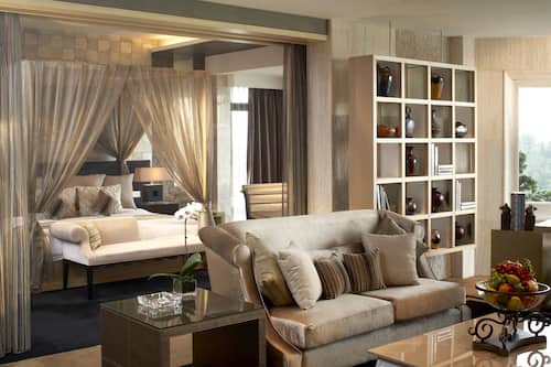 Presidential Suite | In-room safe, blackout drapes, soundproofing, iron/ironing board