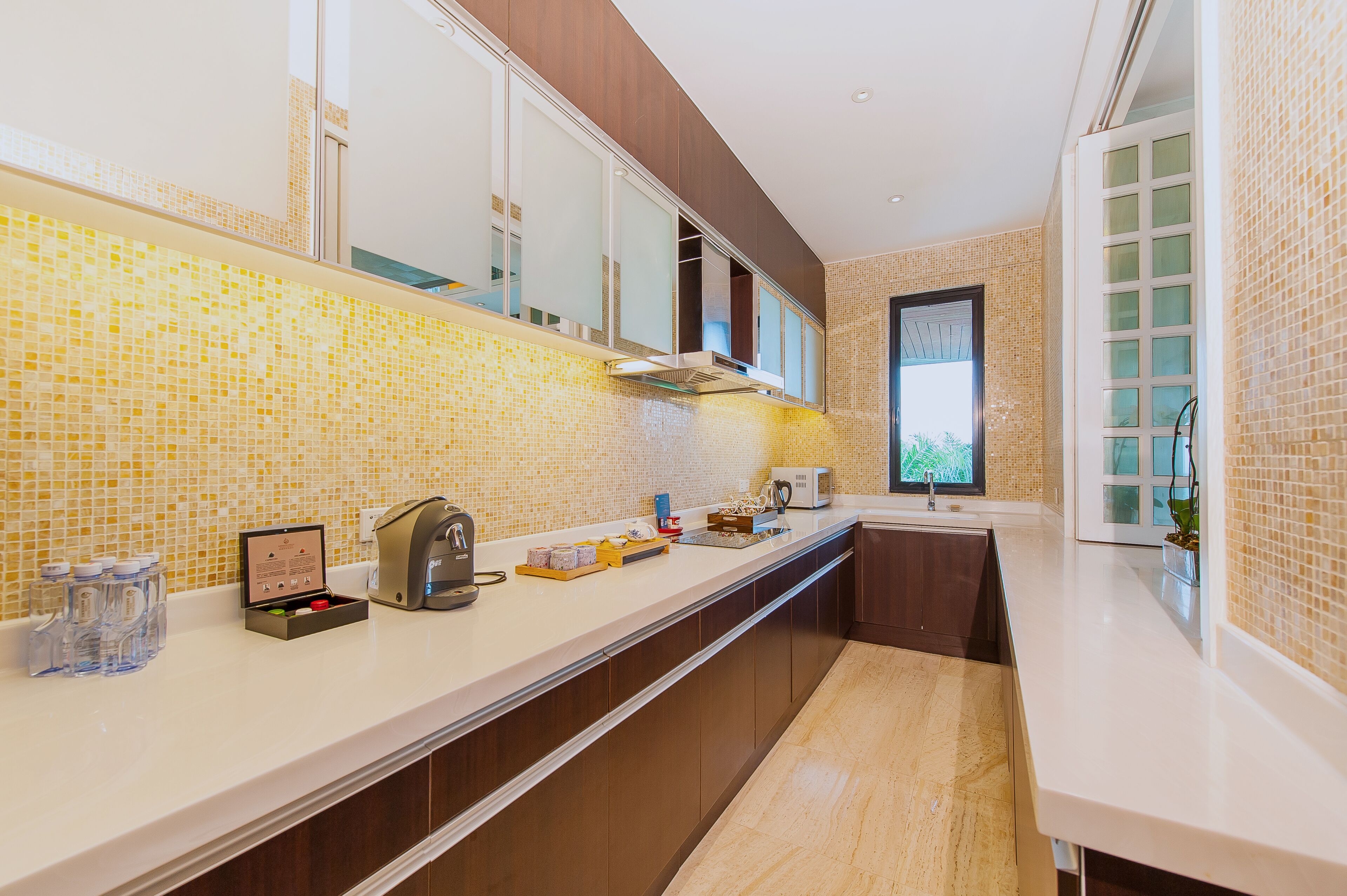 presidential suite | private kitchen | mini-fridge, microwave, electric kettle
