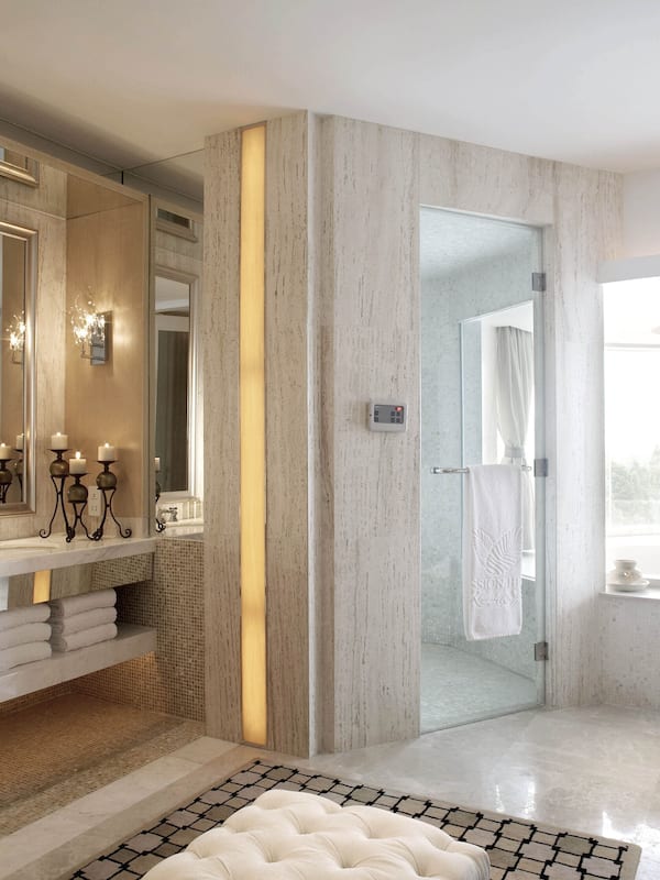 Presidential Suite | Bathroom | Separate tub and shower, rainfall showerhead, hair dryer, bathrobes