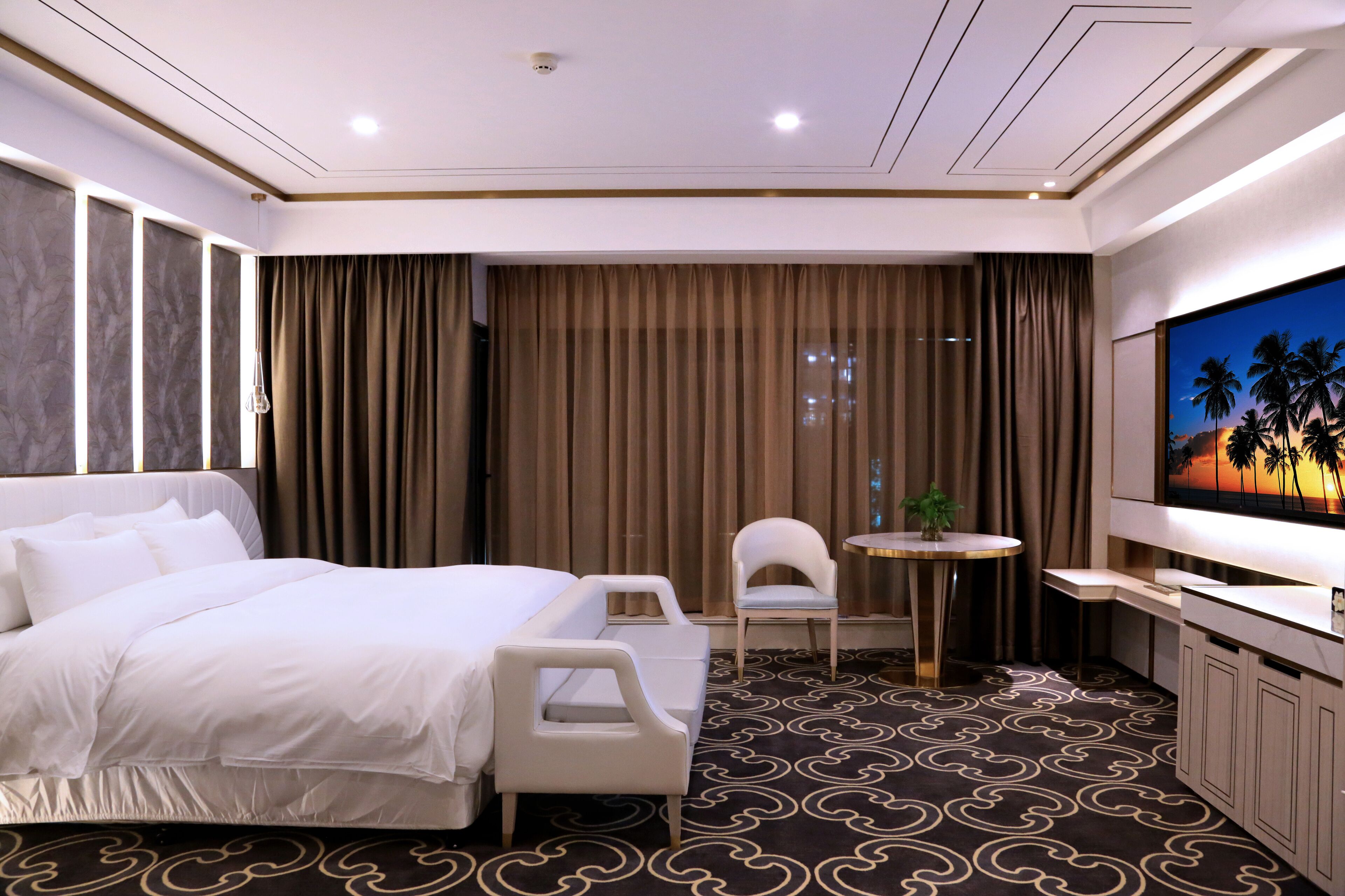 deluxe double room | 1 bedroom, premium bedding, pillow-top beds, minibar