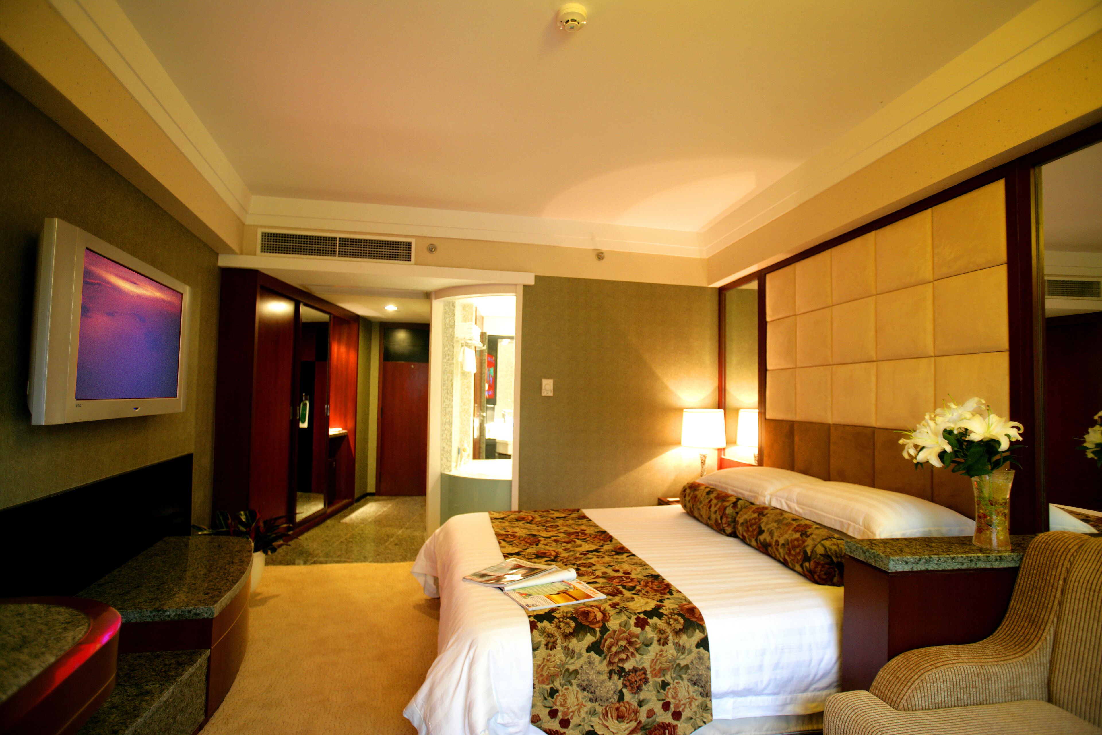 1 bedroom, premium bedding, pillow-top beds, minibar