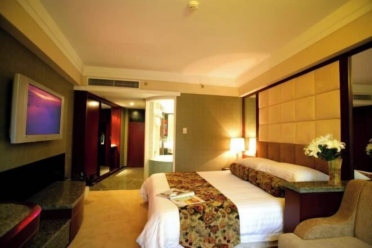 Luxe beddengoed, pillowtop-bedden, een minibar, een kluis op de kamer