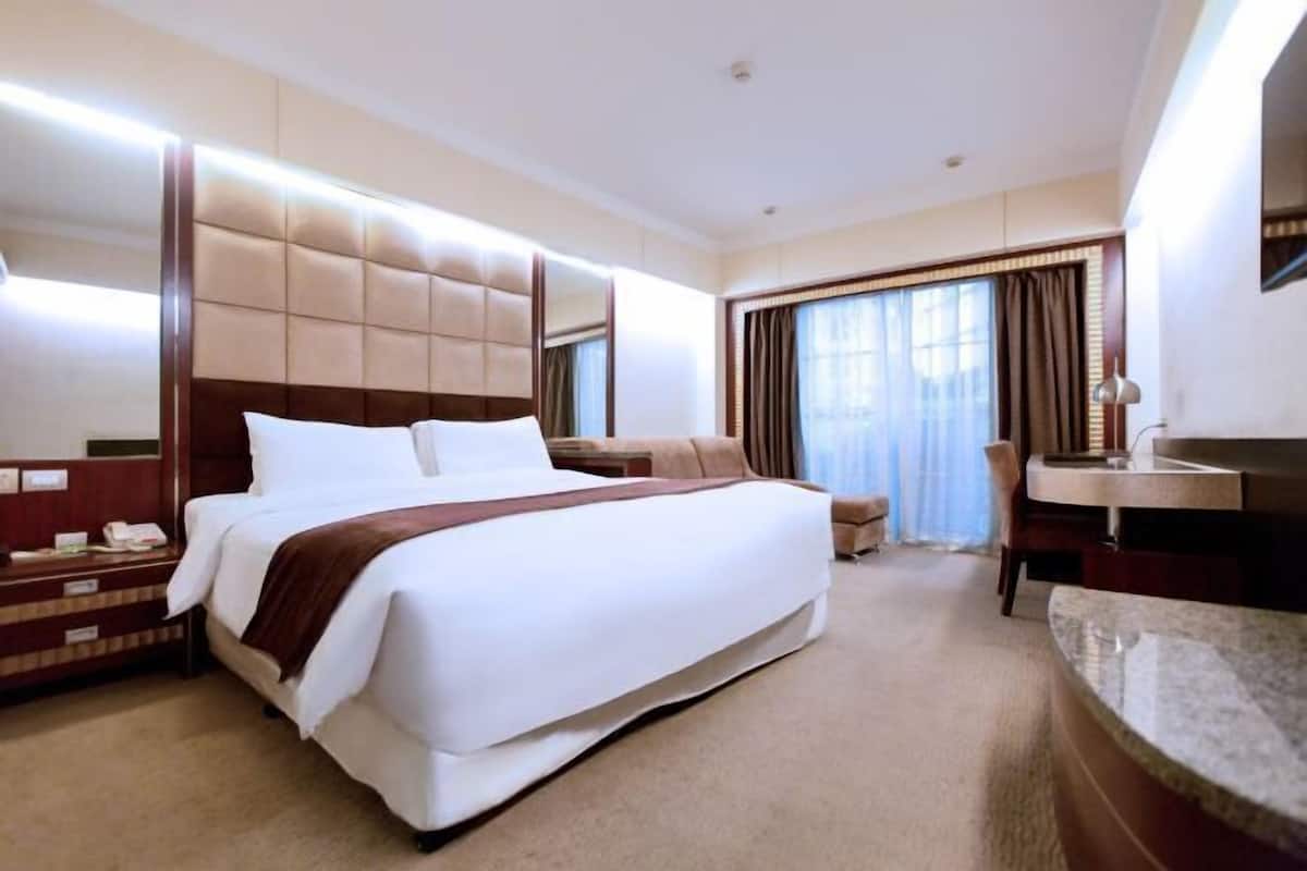 Luxe beddengoed, pillowtop-bedden, een minibar, een kluis op de kamer