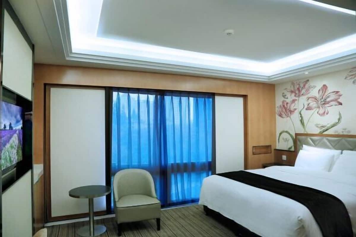 Luxe beddengoed, pillowtop-bedden, een minibar, een kluis op de kamer