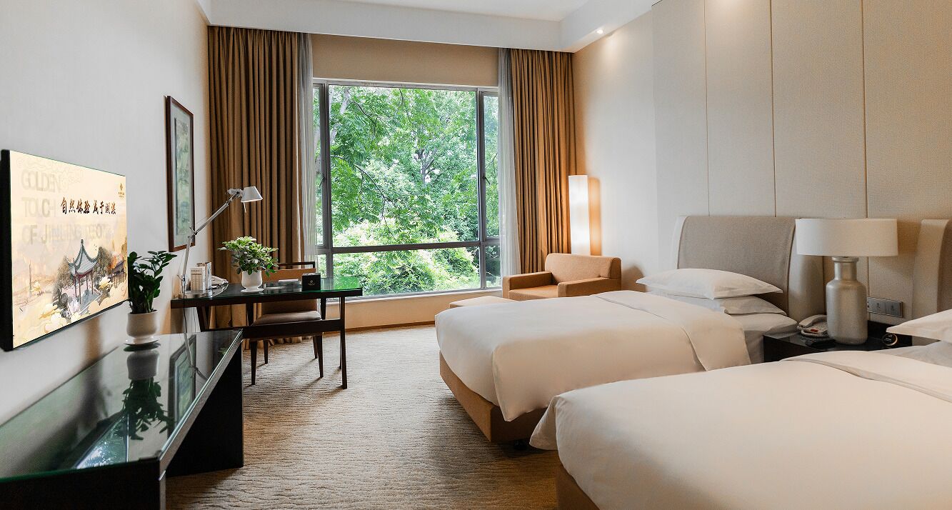 Business Twin Room, Garden View | Premium bedding, minibar, in-room safe, desk