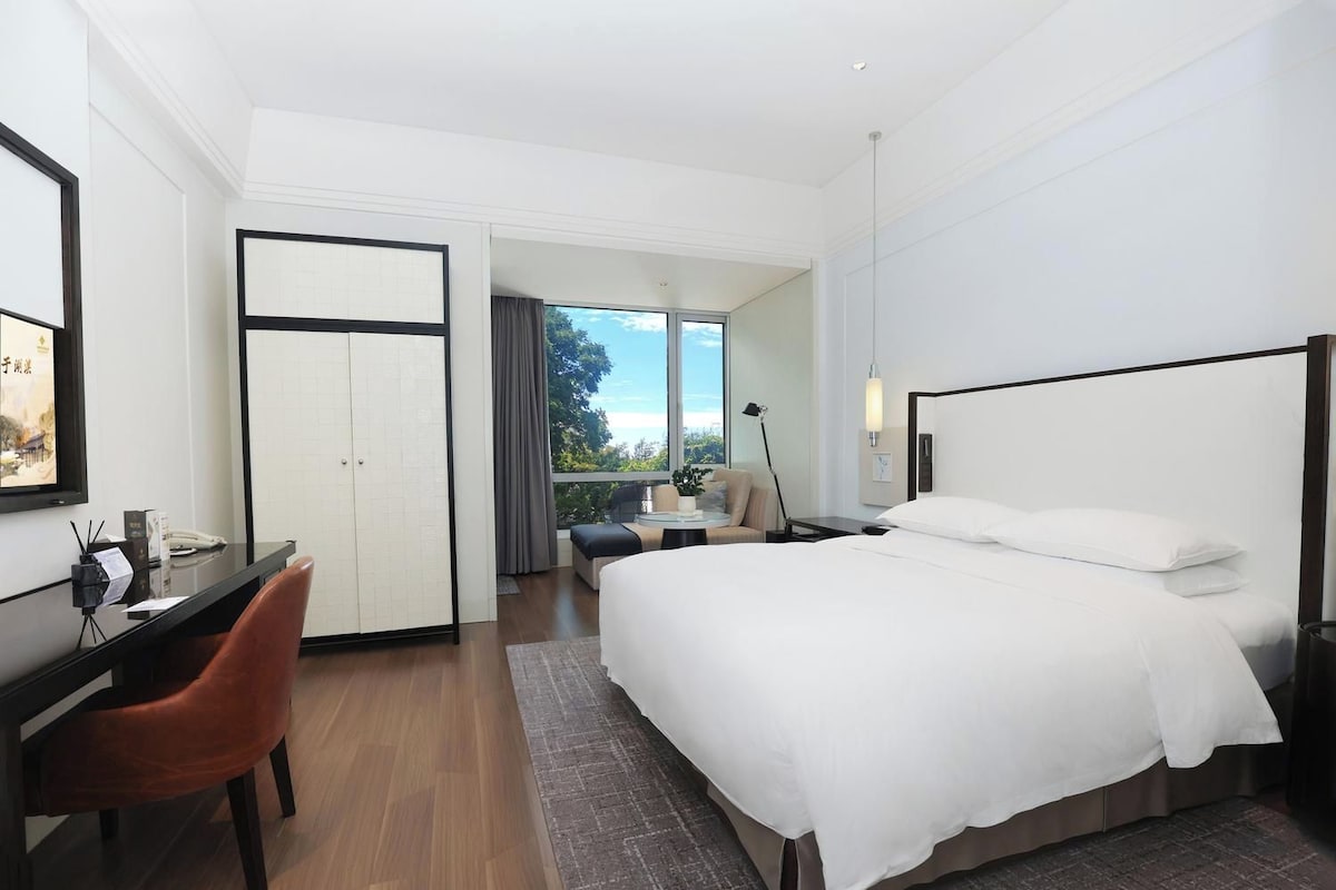 Ropa de cama de alta calidad y minibar 