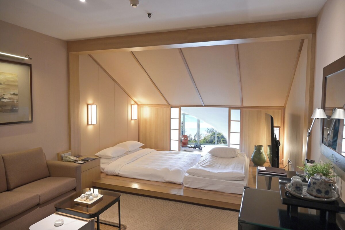 Ropa de cama de alta calidad y minibar 