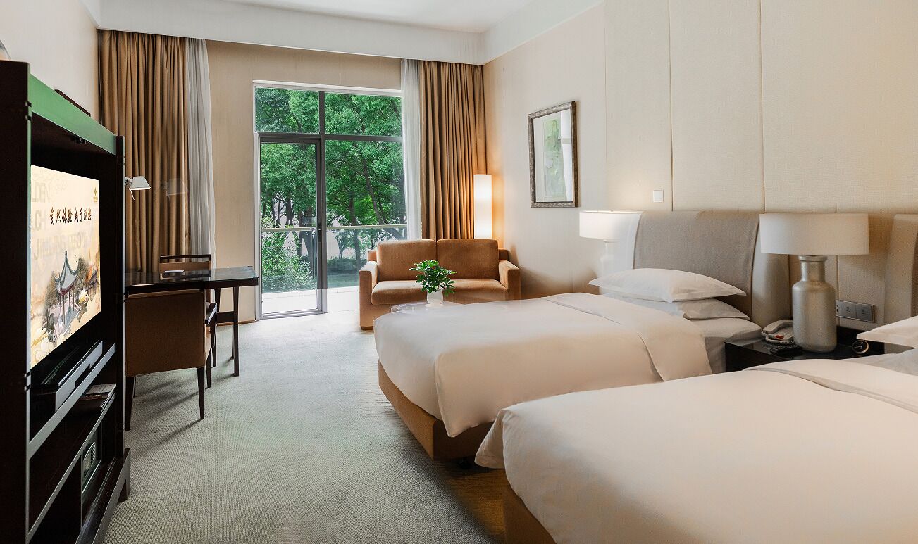 Business Twin Room, Balcony | Premium bedding, minibar, in-room safe, desk