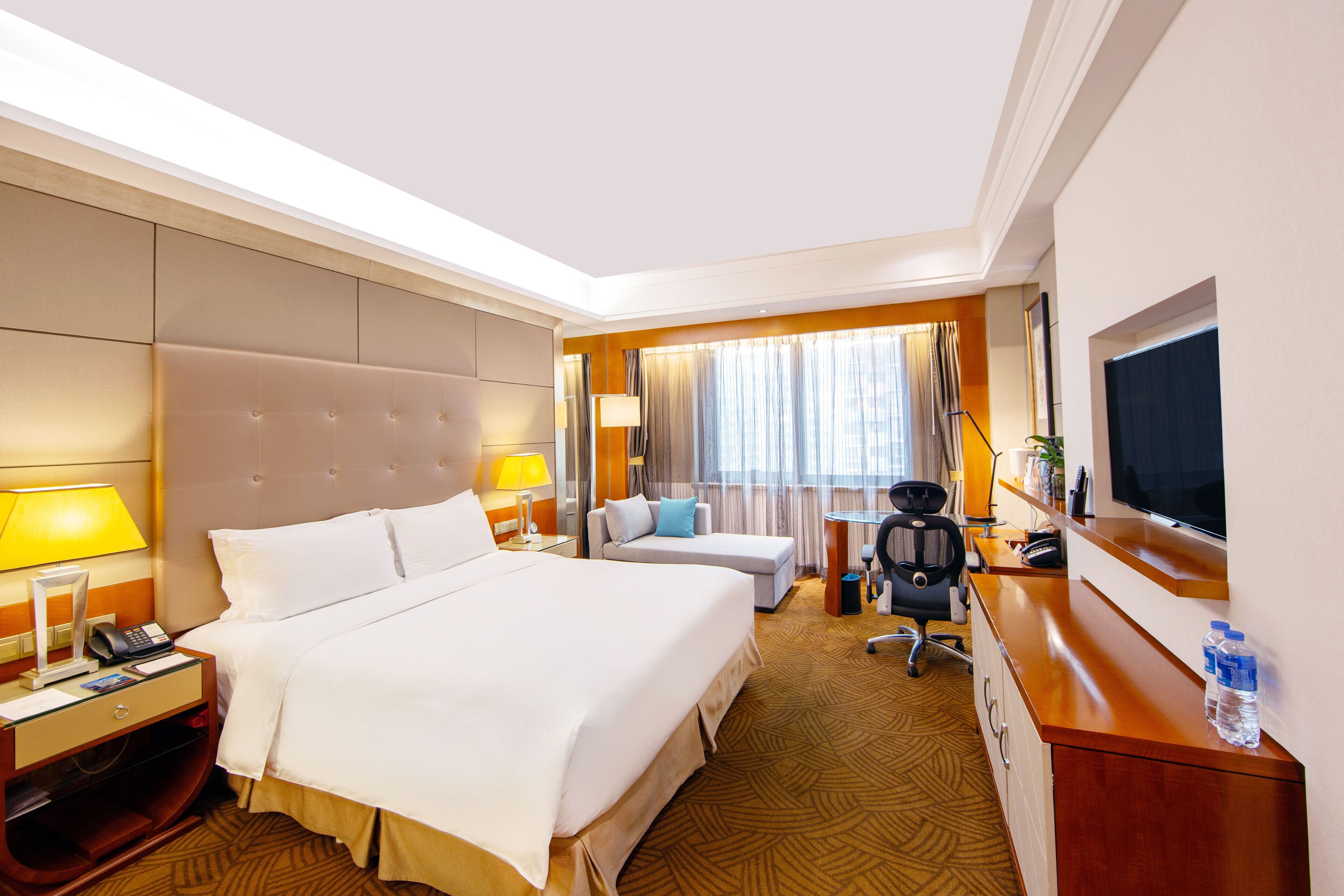 Luxury Room, 1 King Bed | Minibar, in-room safe, desk, laptop workspace