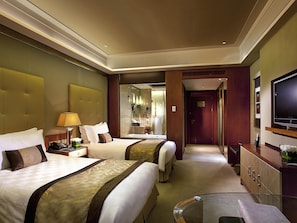 Minibar, in-room safe, desk, laptop workspace - Sofitel Harbin (Harbin)