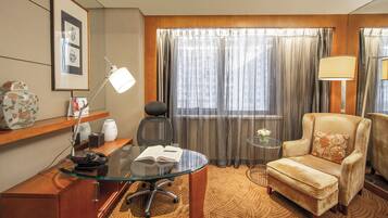 Superior-Zimmer, 1 King-Bett | Minibar, Zimmersafe, Schreibtisch, laptopgeeigneter Arbeitsplatz