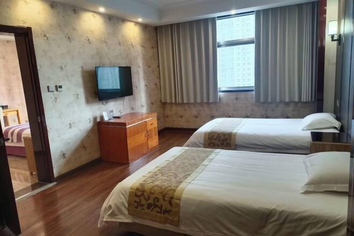 Frigobar, cofres nos quartos, despertadores