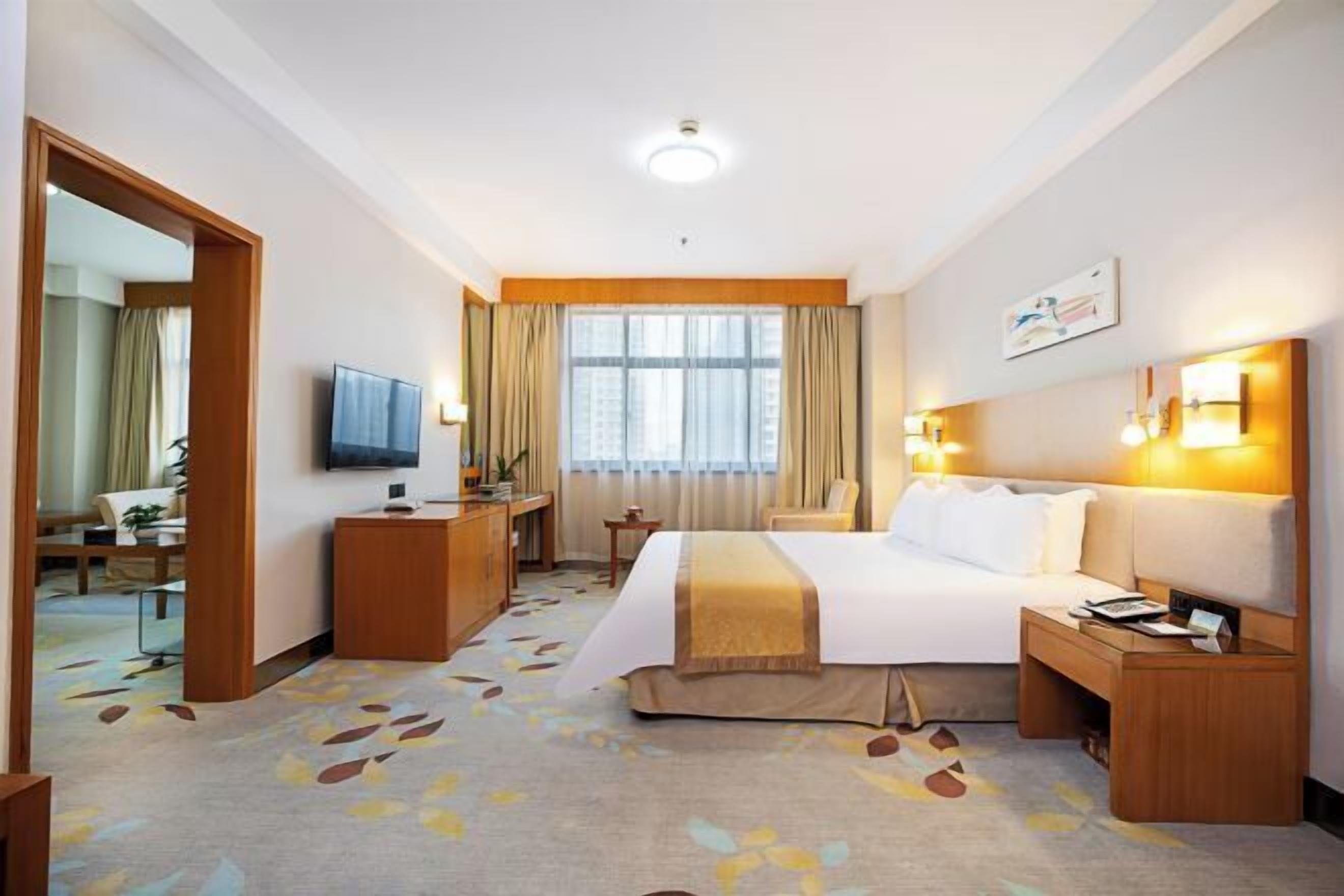 Minibar, két bảo mật tại phòng, đồng hồ báo thức 