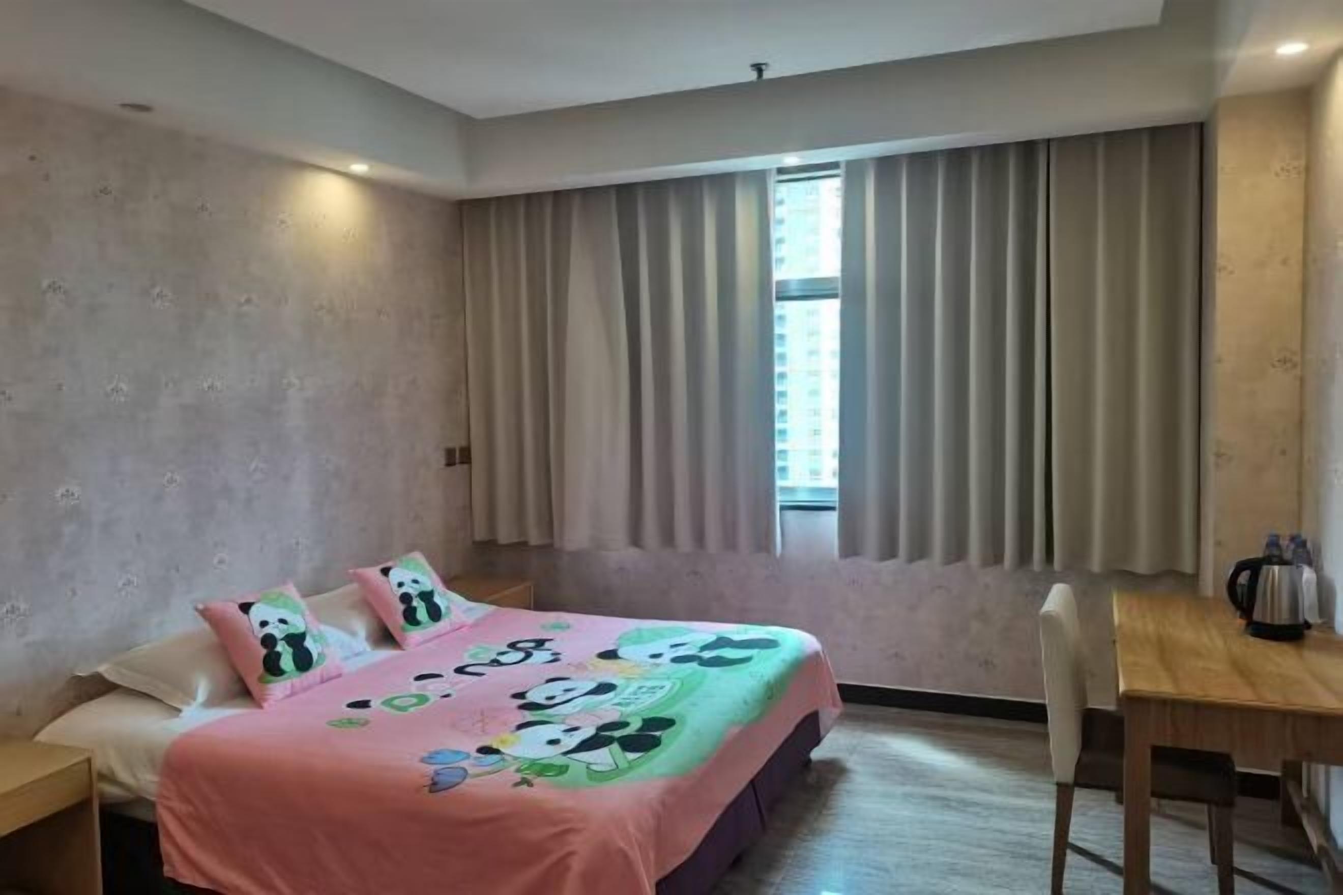 Minibar, in-room safe, alarm clocks