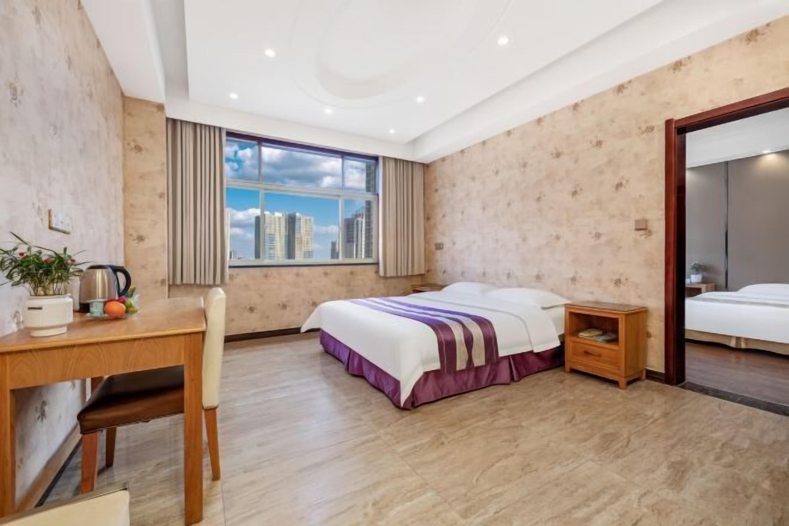 Minibar, in-room safe, alarm clocks