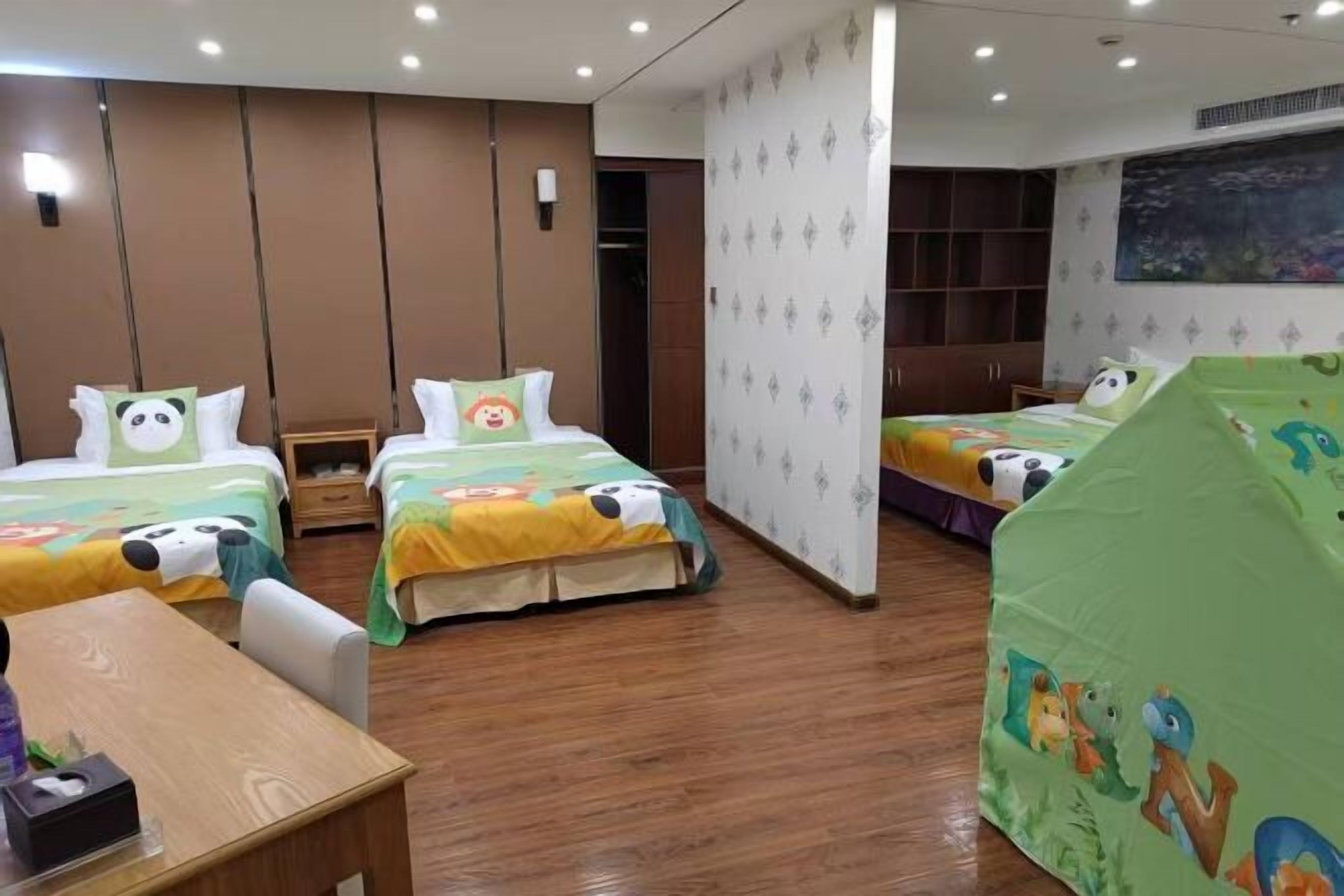 Minibar, két bảo mật tại phòng, đồng hồ báo thức 