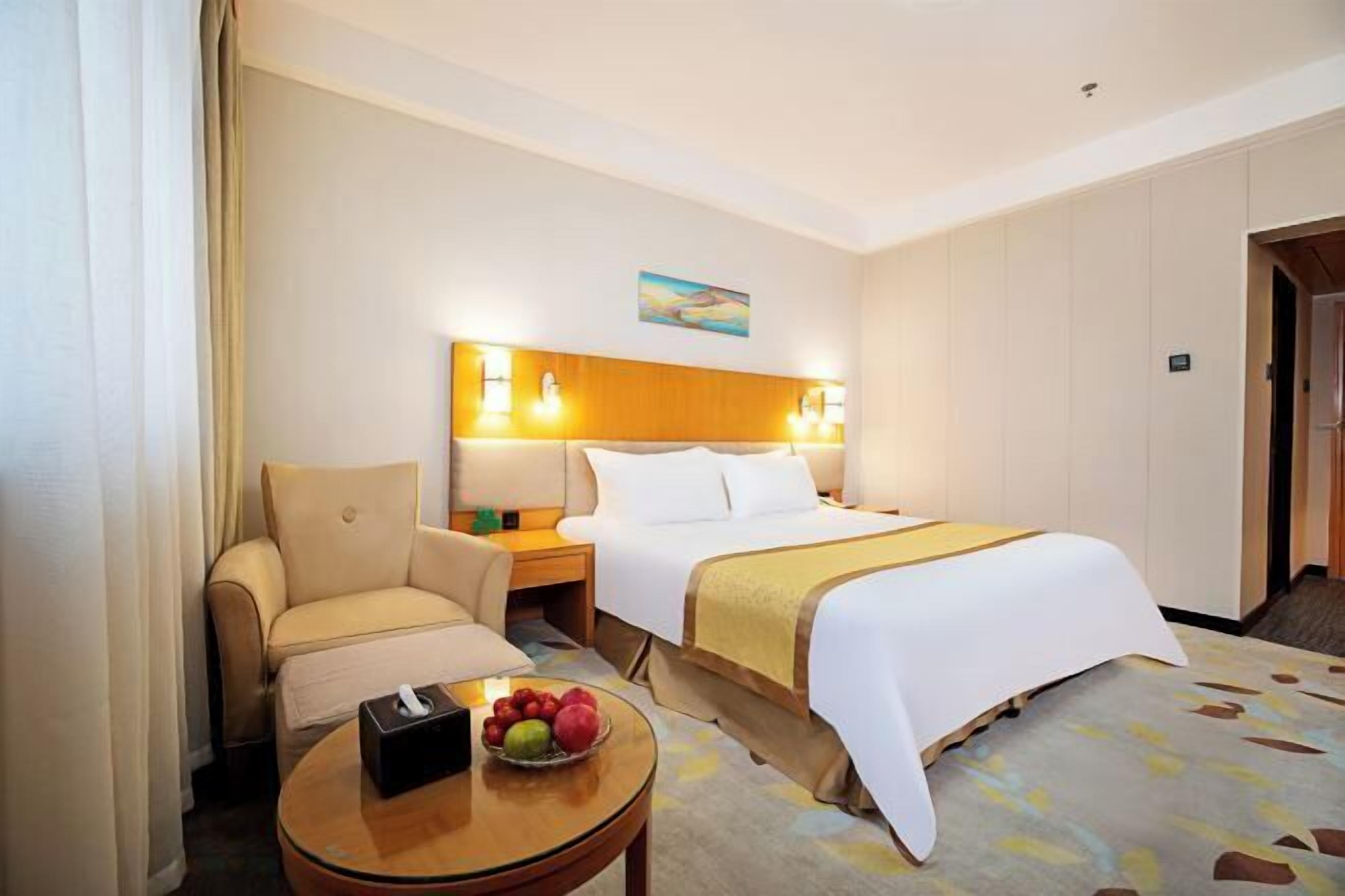 Minibar, in-room safe, alarm clocks