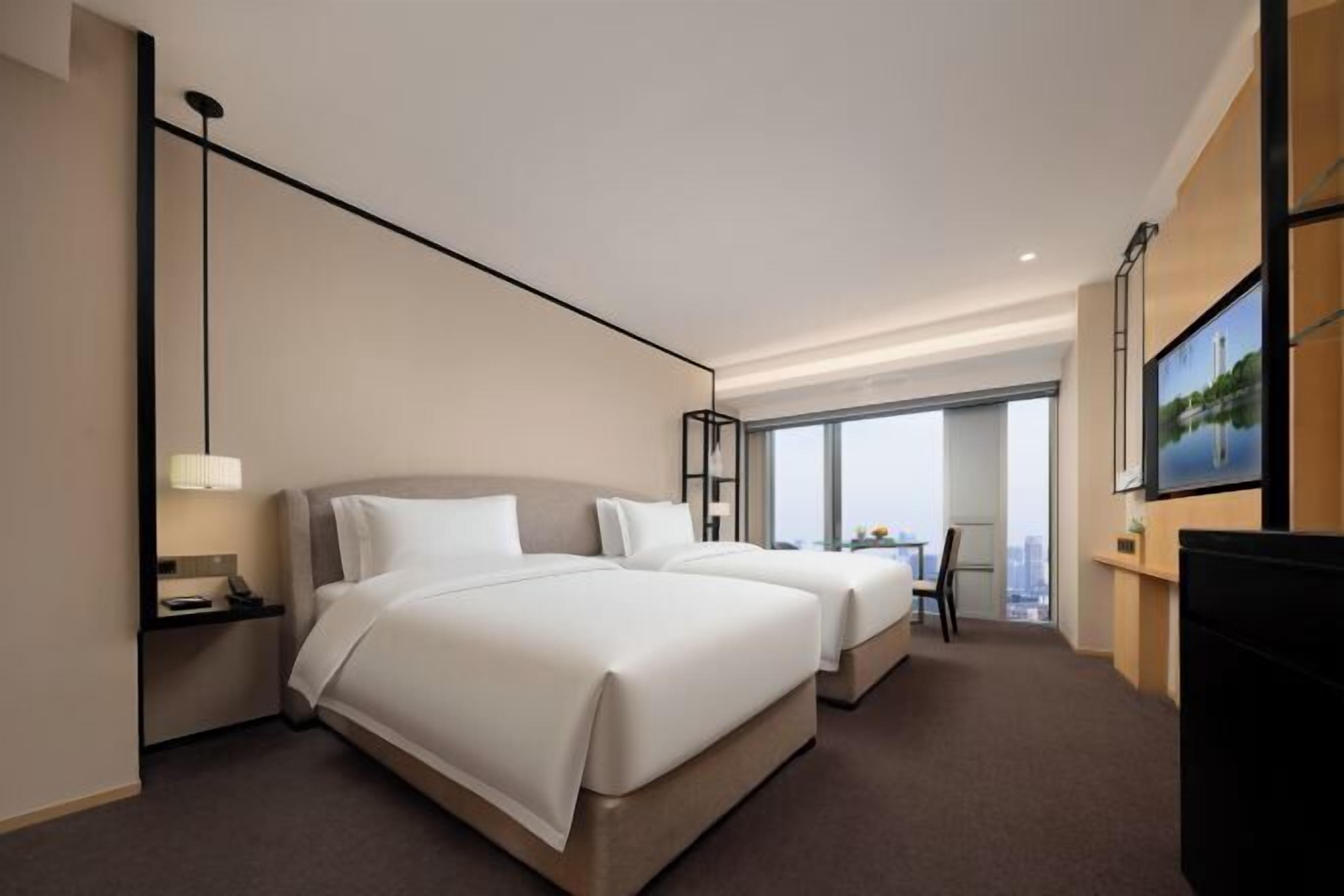 ميني بار وأسرّة أطفال/رضّع