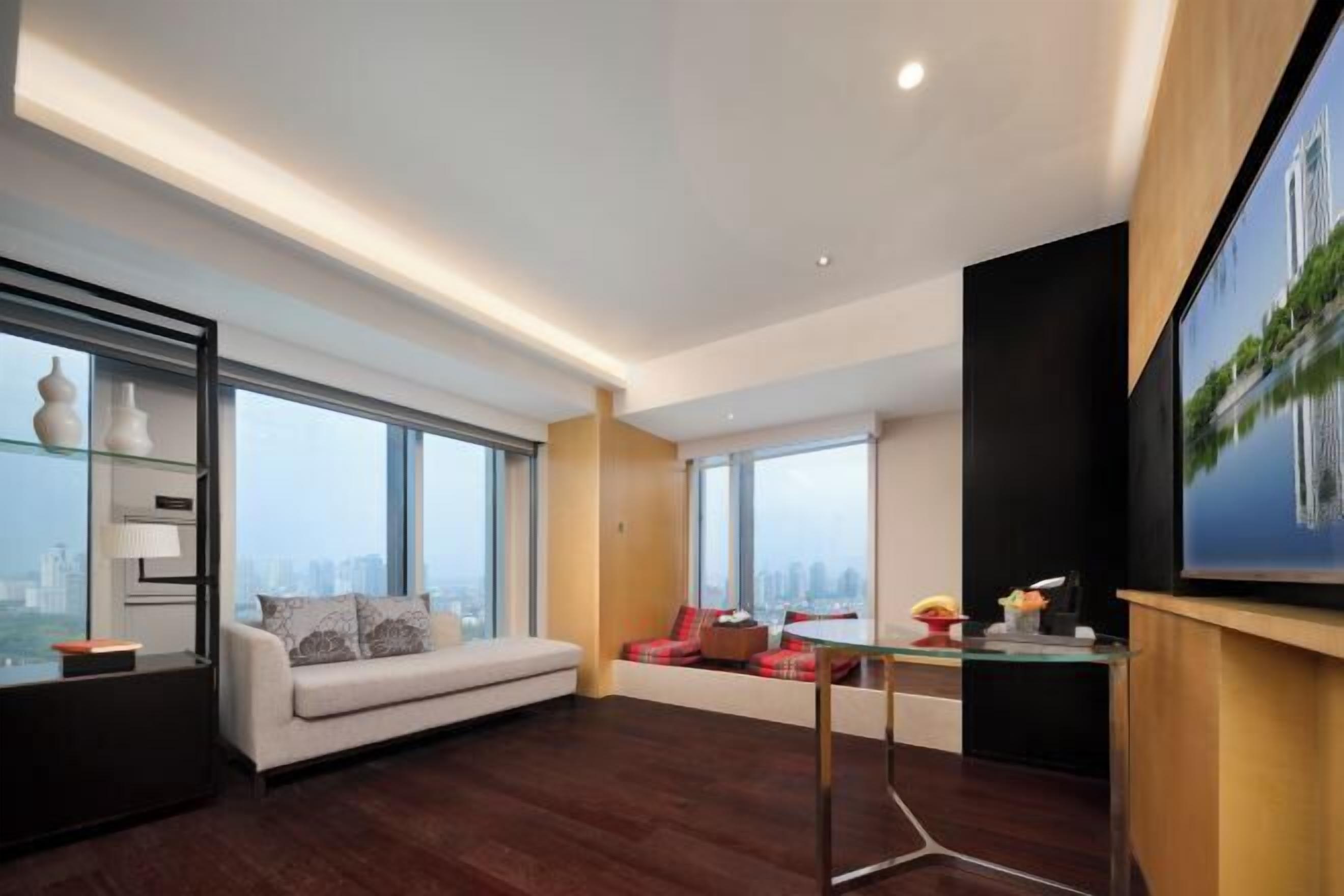 ميني بار وأسرّة أطفا ل/رضّع