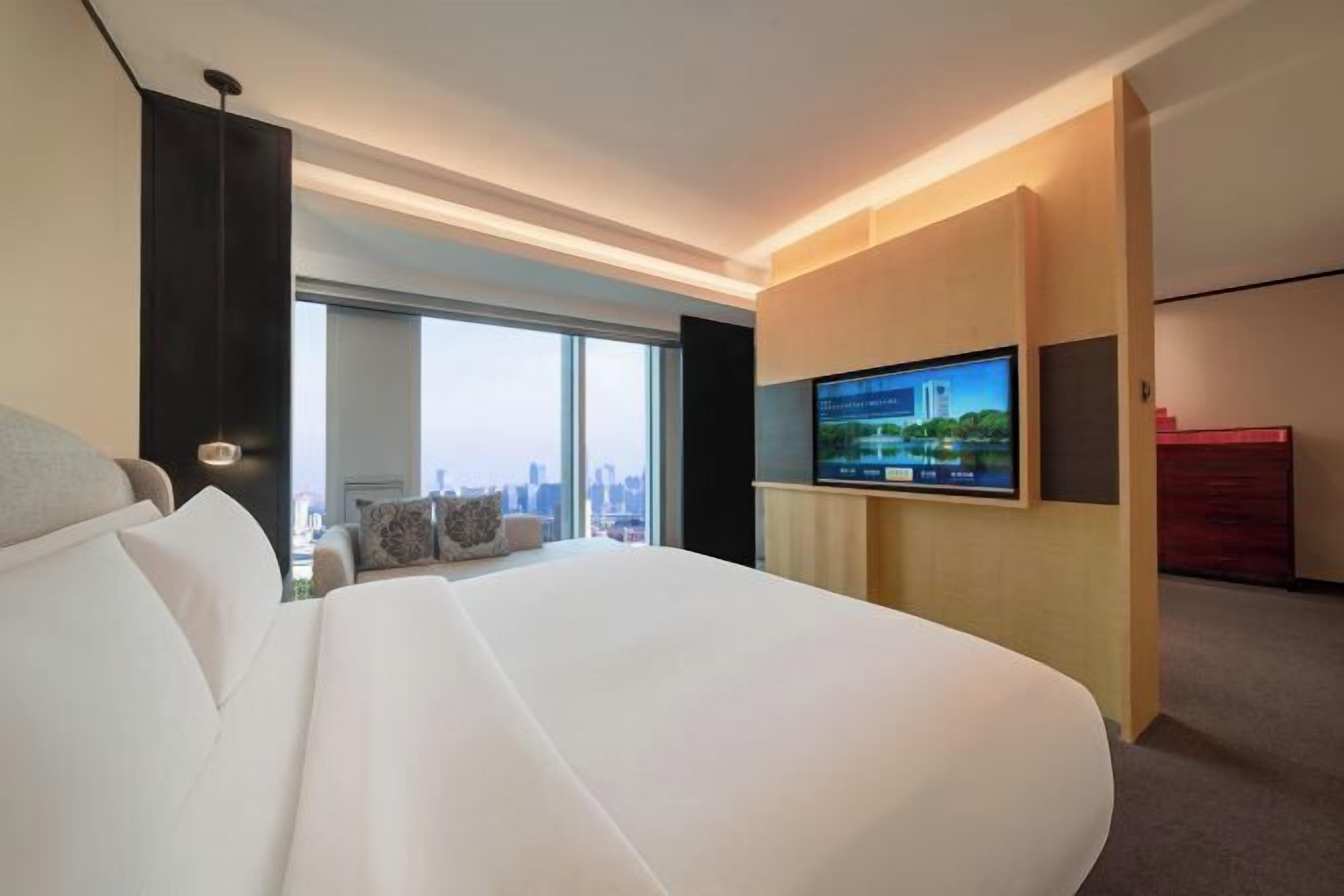 ميني بار وأسرّة أطفال/رضّع