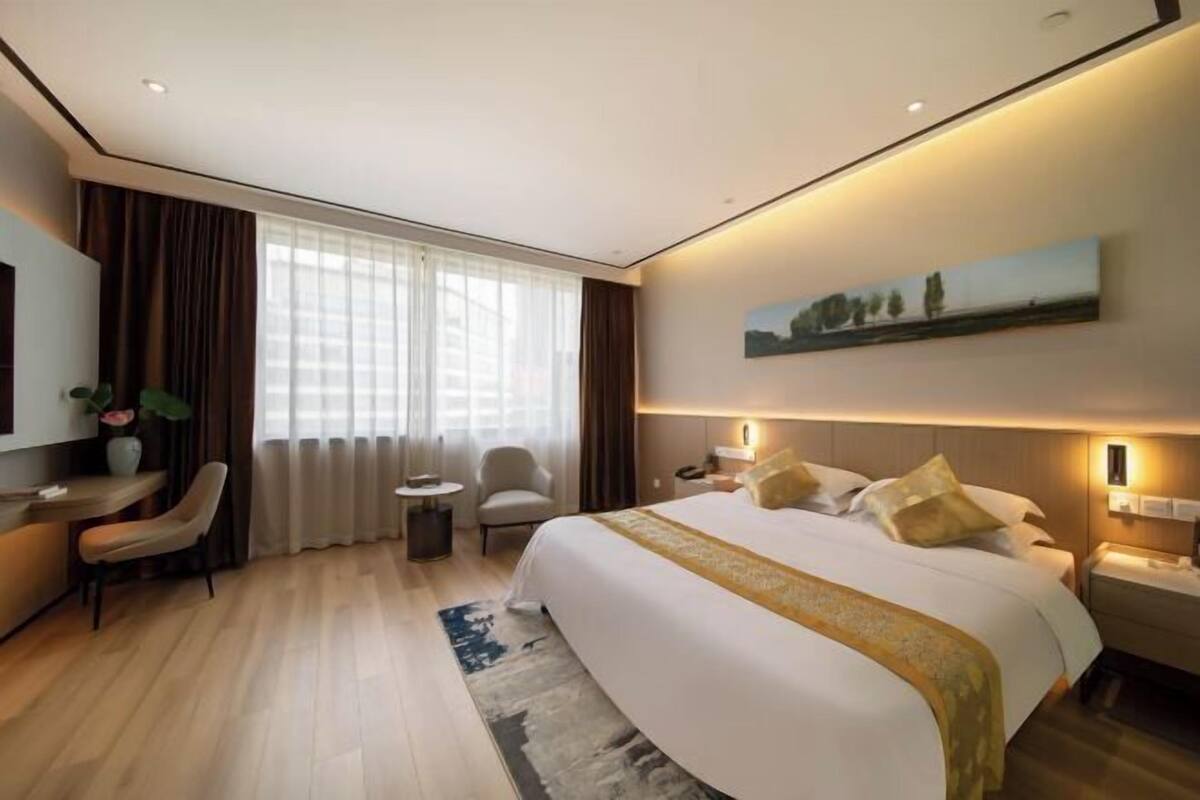 Minibar, Internet, alarm clocks