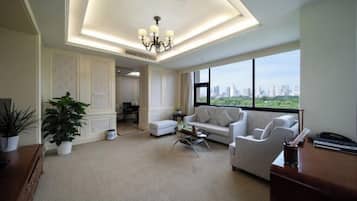 Minibar, Internet, alarm clocks