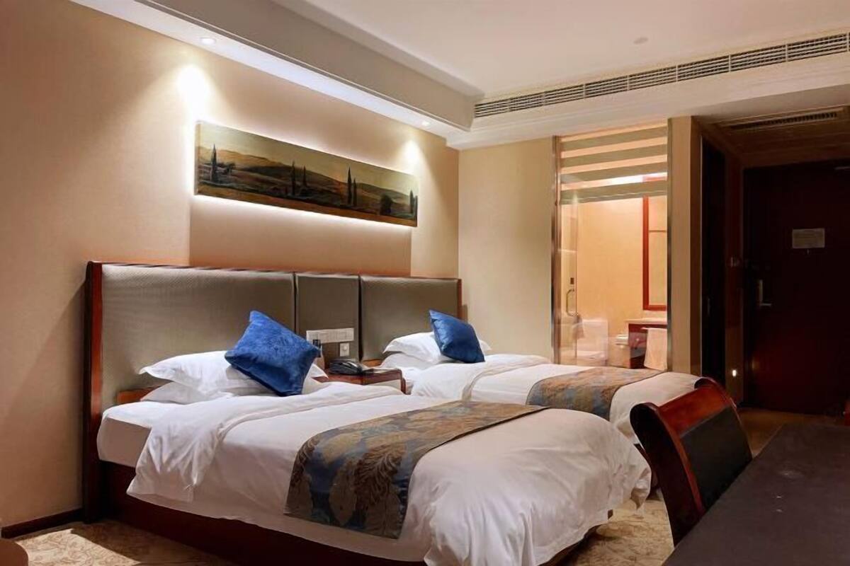 Minibar, Internet, alarm clocks